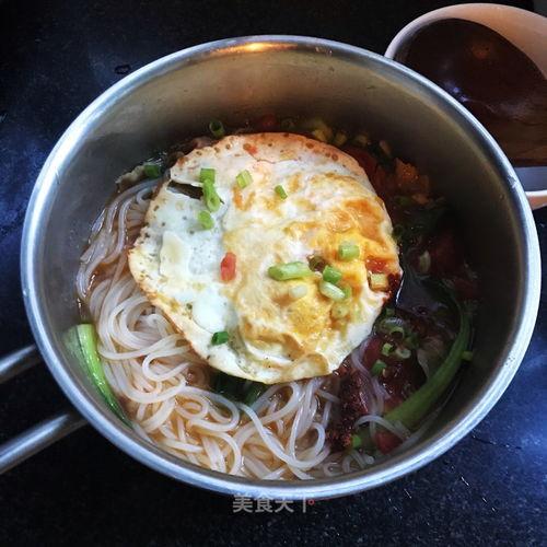 瓜蛋哥吃米线